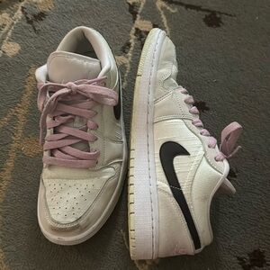 Women’s air jordan low 1 SE ‘Barely Green’